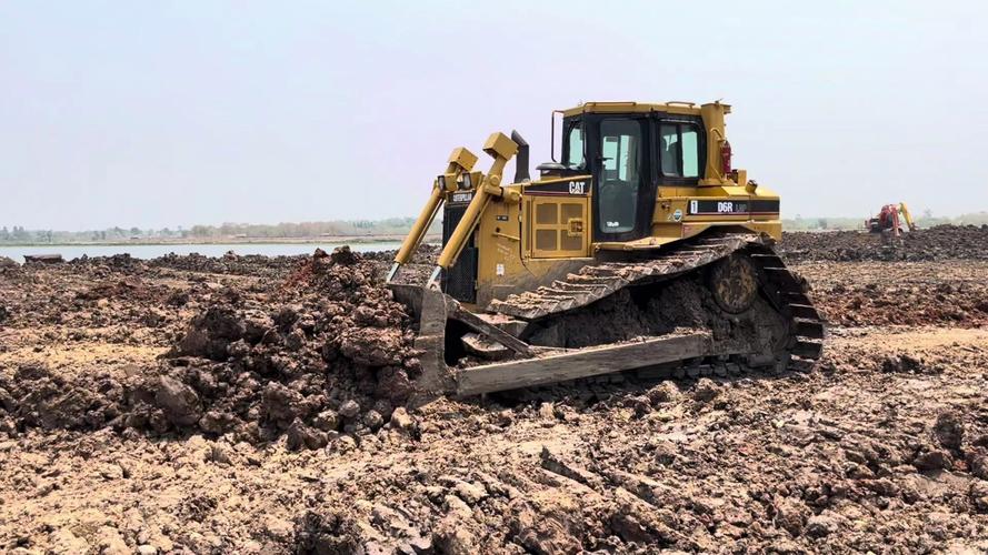 卡特彼勒d6r lgp 推土机在泰国工地施工